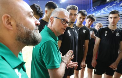 Българската федерация по волейбол ще удължи договорите на четирима селекционери