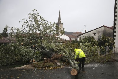 Бурята "Киърън" вече взе 12 жертви в Европа