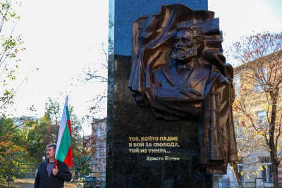 Откриване на ремонтирания паметник на Христо Ботев с финансови средства