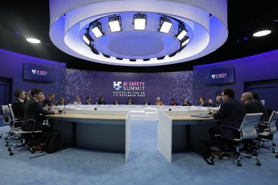 Риши Сунак: Световните лидери са отговорни за опасностите от изкуствения интелект