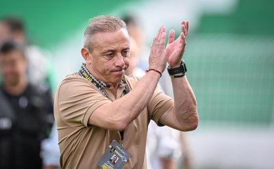 Старши треньорът на лидера във футболната Първа лига Черно море