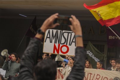 "Сглобка" по испански: Засилени мерки преди дебата за премиерски мандат на Педро Санчес