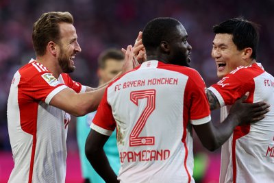 Шампионът Байерн Мюнхен записа пета поредна победа в Бундеслигата след