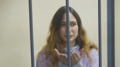 Руската прокуратура поиска 8 години затвор за 33 годишната Александра Скочиленко