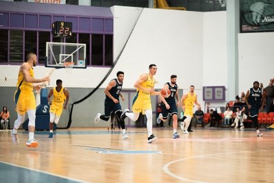 Румънският баскетболен Сибиу с българите Йордан Минчев и Павлин Иванов