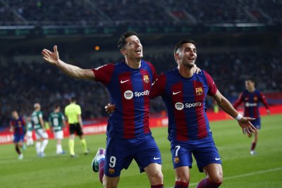 Барселона обърна Алавес с два гола на Левандовски след почивката