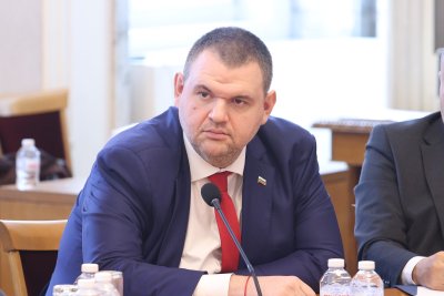 Председателят на ПГ на ДПС Делян Пеевски и депутатът от