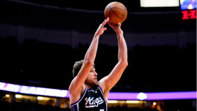 Отличен Александър Везенков записа 6 точки при победа на Сакраменто в In-Season турнира на НБА