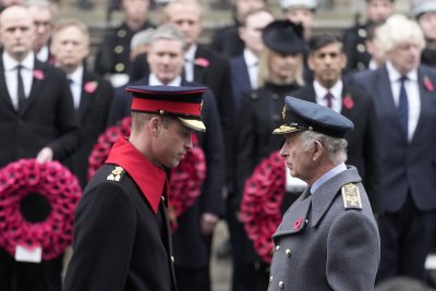 Великобритания отбеляза Деня на примирието с церемония пред военния мемориал