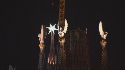 Светлинно шоу на "Саграда фамилия" за завършването на кулата на евангелистите