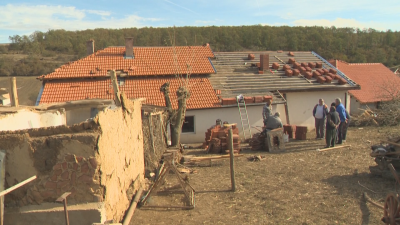 Седмица след опустошителната буря жителите на силистренското село Долец сами