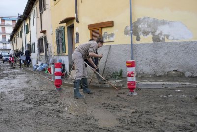 Расте броят на жертвите след бурята "Киърън" в Тоскана