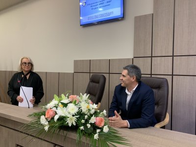 Кметът на община Бургас Димитър Николов и новоизбраните общински съветници