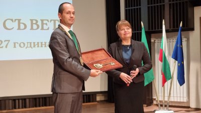 Новоизбраният кмет на община Враца Калин Каменов новите общински съветници