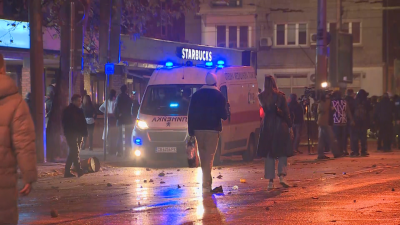 Полицаи са пострадали на протеста срещу БФС, СДВР призовава феновете да протестират мирно