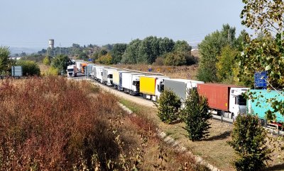 Интензивен трафик за товарни автомобили на някои от граничните ни пунктове