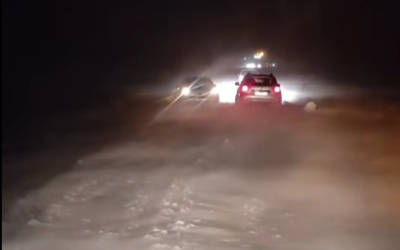 Автомобили и камиони са заради обилни снеговалежи в района съобщават
