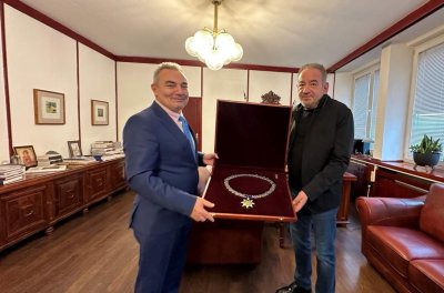 Министърът на културата връчи най-високото отличие "Златен век" на Стефан Командарев