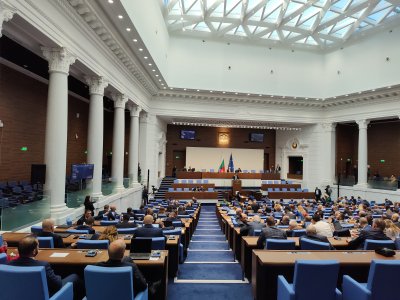 Депутатите ще гласуват втория вот на недоверие срещу правителството днес