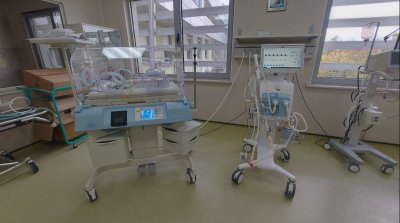 Болница в Русе беше оборудвана с кувьоз и неонатален респиратор с дарение от "Българската Коледа"