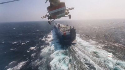 Отвлеченият кораб: Стана ли Червено море новият рисков район в корабоплаването?