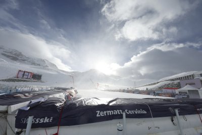 Първото от двете спускания за Световната купа по ски алпийски