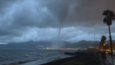 Водно торнадо край бреговете на Амалфи в Южна Италия