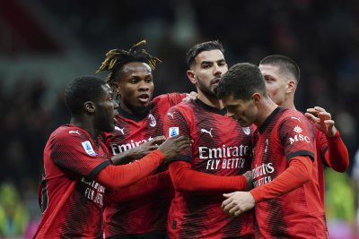 Попадение от дузпа върна Милан на правилния път в първенството в исторически мач за Серия "А"