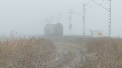 Влак удари бус в Пловдивско (СНИМКИ)