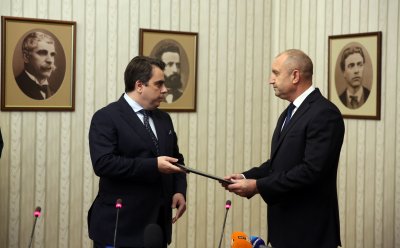 Заради бюджета: Президентът и Асен Василев влязоха в задочен спор през медиите (ОБЗОР)