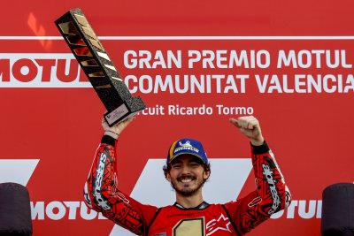 Франческо Баная триумфира в Гран при на Валенсия и защити успешно титлата си в Moto GP