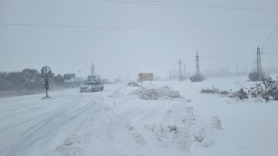 Бедствие в Североизточна България, транспортен хаос и стотици населени места без ток