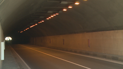 Осветлението в тунел Железница отново не работи Този път обаче