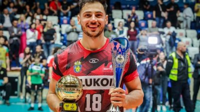 Френският волейболист от български произход Аксел Трухчев ще продължи кариерата