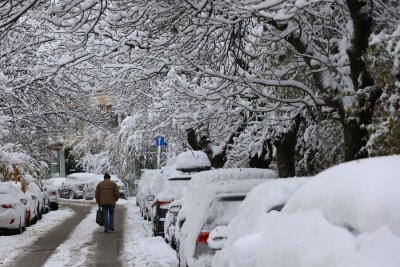 Глобяват снегопочистващите фирми в София за непочистени улици и спирки