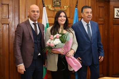 Пловдивският общински съвет гласува шахматистката Виктория Радева да бъде удостоена