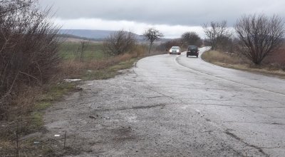 Пиян шофьор блъсна полицай, докато настройва пътна камера