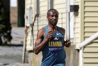 Етиопецът Сисей Лема спечели маратона на Валенсия с рекорд на трасето