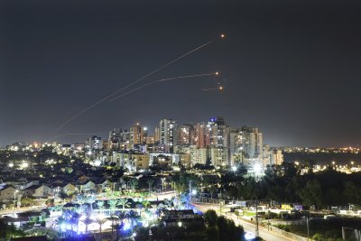След края на примирието: Израелски въздушни удари в Газа