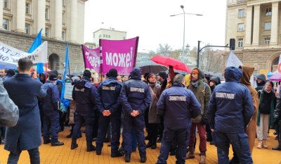 Напрежение по време на протеста на културните дейци в София (СНИМКИ/ВИДЕО)