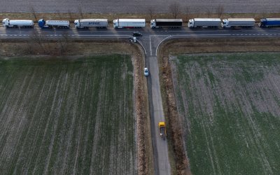 Полските превозвачи продължават блокадата на границата с Украйна