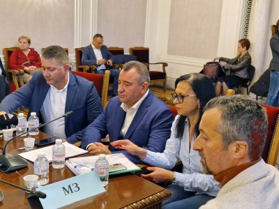 Здравната комисия поиска да се отмени заповедта за освобождаването на шефа на "Пирогов" до произнасяне на проверяващите