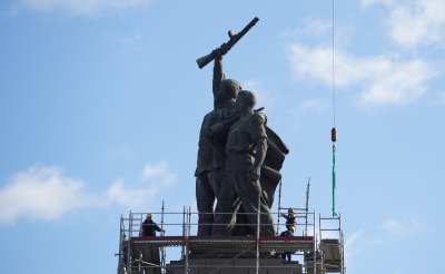 Протест срещу демонтажа на Паметника на Съветската армия, БСП блокира Орлов мост