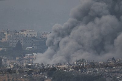 Продължават сраженията между Израел и Хамас в централната част на Ивицата Газа