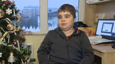 "Българската Коледа" в помощ на 14-годишния Николай, който има затруднения с движението
