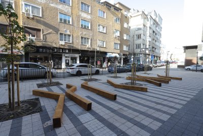 След арката, греди на "Шишман" в София, Столична община: това са част от пейки