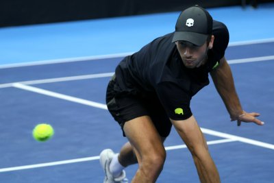 Донски се класира за полуфиналите на двойки на турнир по тенис в Тунис
