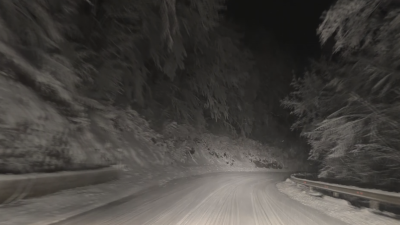 Обилен снеговалеж на прохода Шипка, очаква се влошаване на пътната обстановка