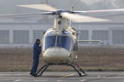 Първият медицински хеликоптер за България извършва тестов полет