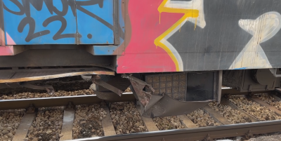 81-годишен шофьор не видя влак и се блъсна в него (СНИМКИ)